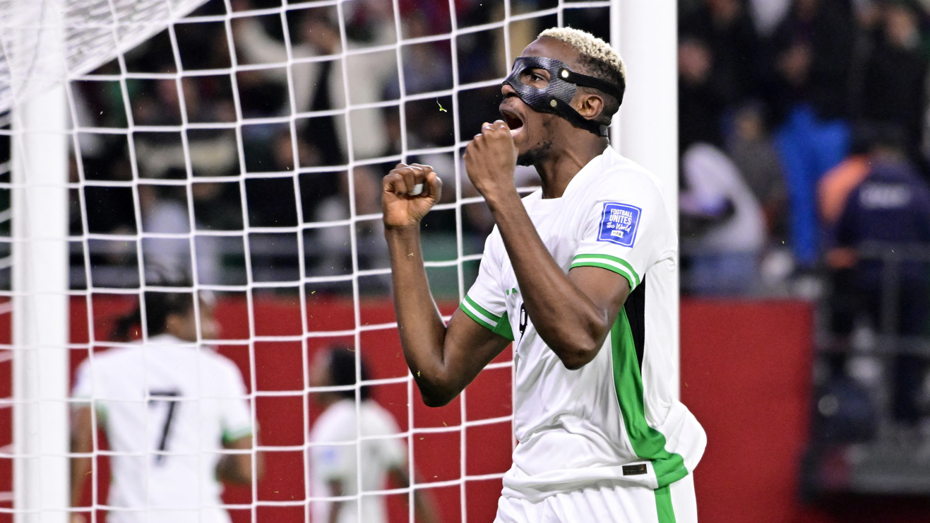 Osimhen kabusu yaşadı, hem sakatlandı hem elendiler