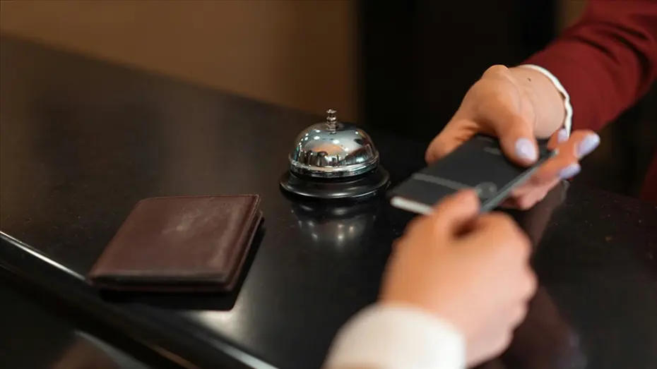 Üç erkeği otele kabul etmediler, 150 bin lira ceza yediler