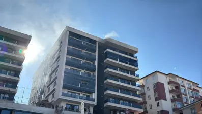 Van'da 7 katlı binanın otoparkında yangın