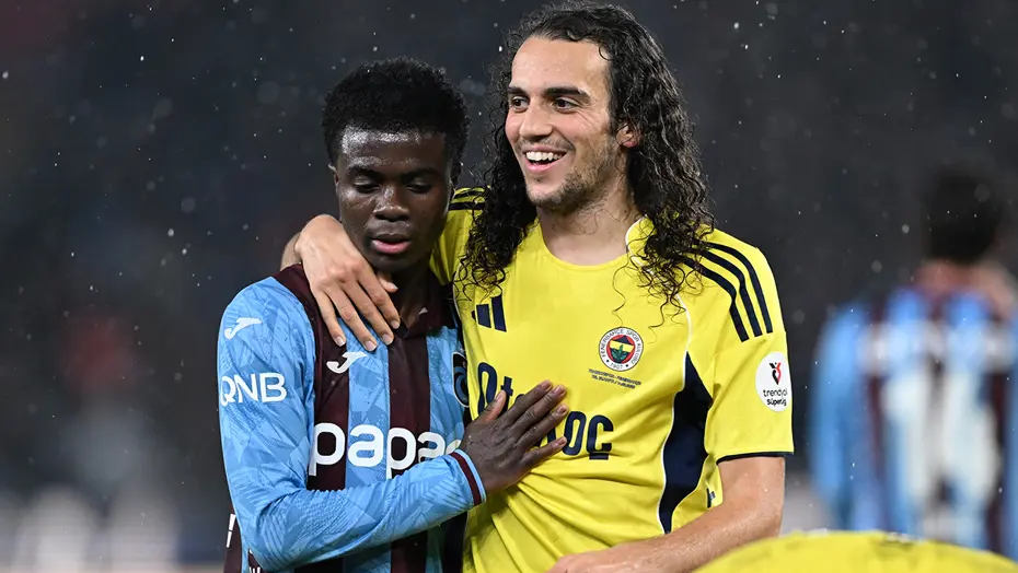 Trabzonspor forması giyen Christ Inao Oulai sahada.