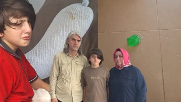 Alışveriş merkezinden aldıkları oyuncak elinde patladı. "Dehşet verici bir sesle seslendi"