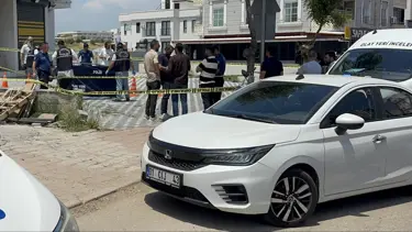 Emekli polis oğlunu öldürüp başında bekledi
