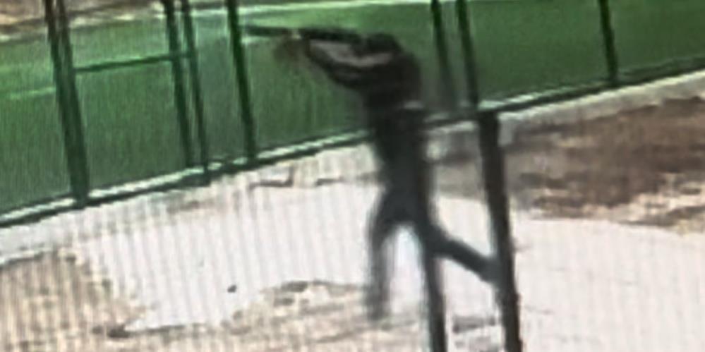 Parkta dehşet anları. 17 yaşındaki çocuk akranını tüfekle kovalayıp vurdu
