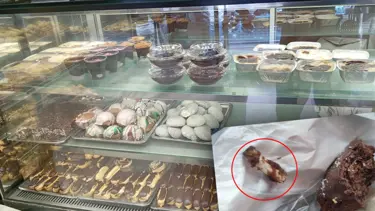 Pastaneden kurabiye aldı, içinden çıkanı görünce şoka uğradı