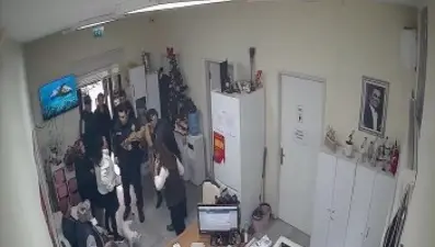 Muhtarlıkta saç saça baş başa kavga