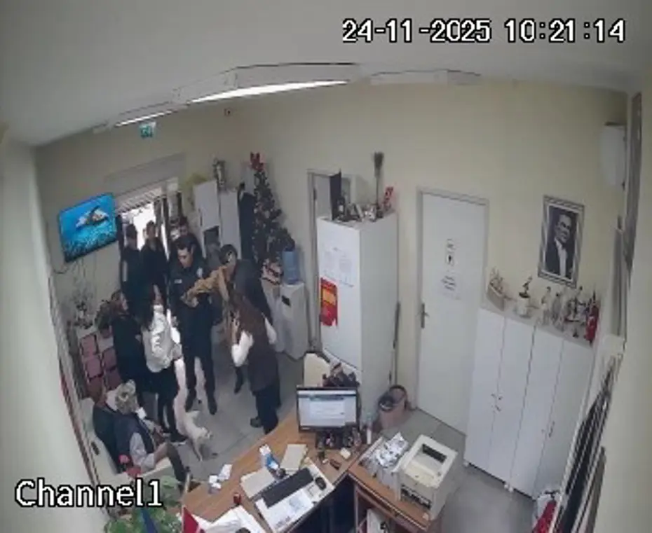 Muhtarlıkta saç saça baş başa kavga