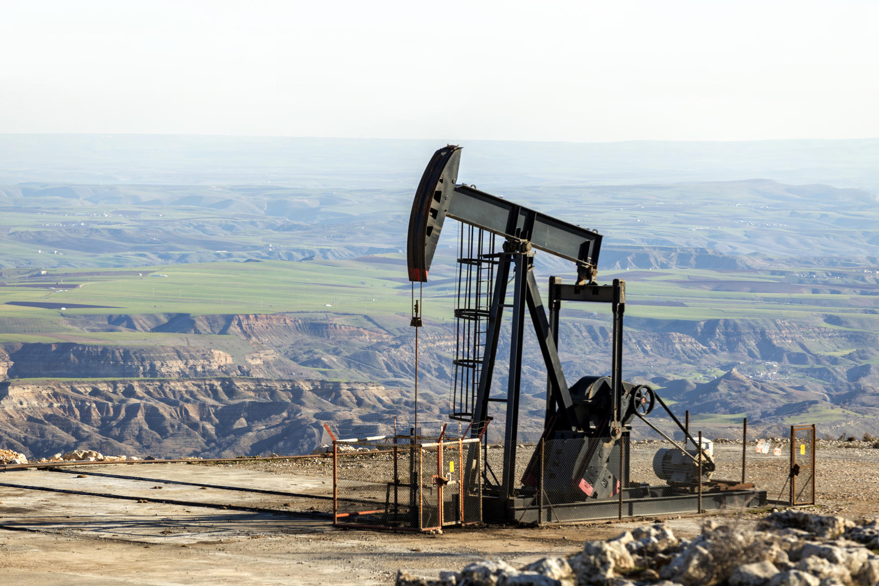 Petrol fiyatlarında yaptırım öncesi kar satışı