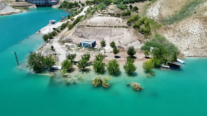 Baraj yüzde 100 doldu, iskele ve adacıklar kayboldu 1
