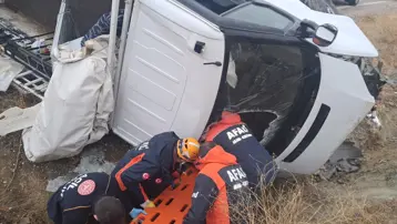 Elazığ’da pikap şarampole uçtu