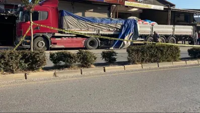 Polis aracının TIR'a çarptığı kazada bir şehit