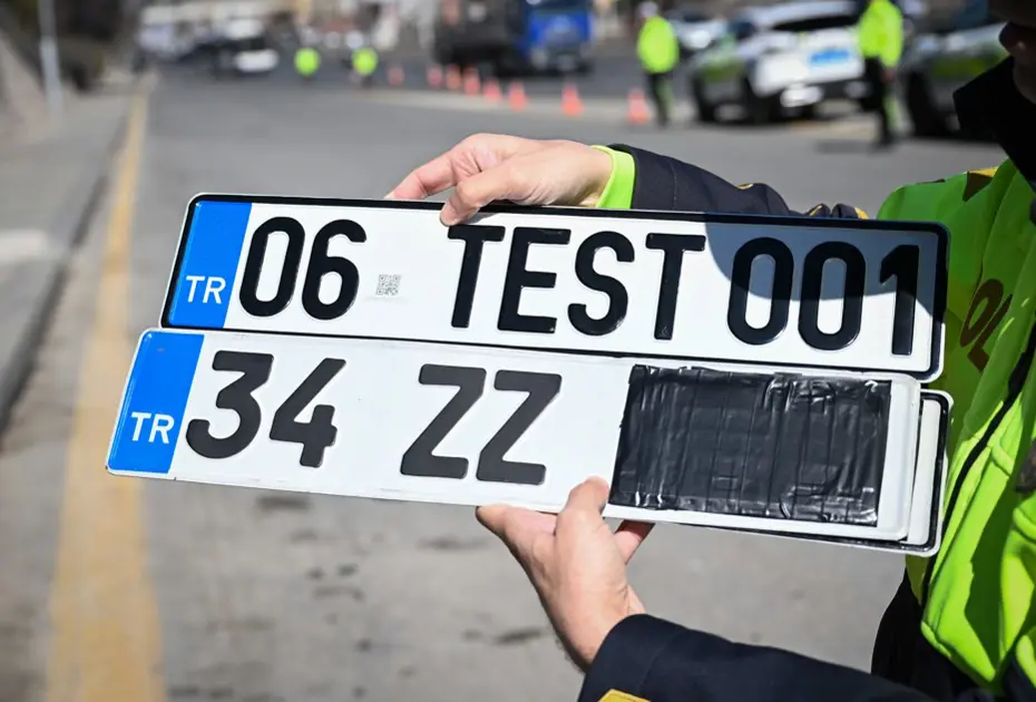 APP plaka tartışması: İnternette satışı sürüyor, sahteciler yeni yöntemler peşinde 