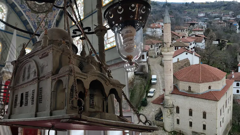 On bir ayın sultanı Ramazan'a geri sayım. Ramazan maneviyatı asırlık camilerde