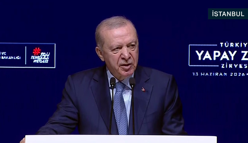 Cumhurbaşkanı Recep Tayyip Erdoğan Türkiye Yapay Zeka Zirvesi'nde konuşma yaparken.