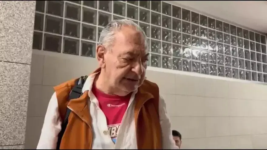 KENDİNE HAS HABER SUNUMUYLA DİKKAT ÇEKTİ 3 KENDİNE HAS HABER SUNUMUYLA DİKKAT ÇEKTİ 3