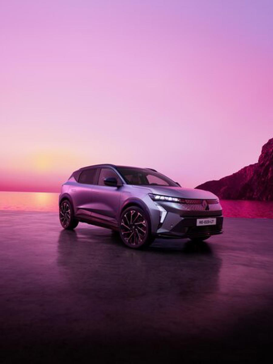 Renault Scenic E-Tech daha uzun menzil ve daha hızlı şarj özelliği sunuyor