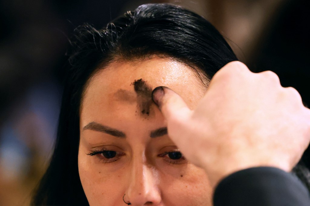 Oruç tutuyor, tövbe ederek arınıyorlar. Kül Çarşambası nedir?