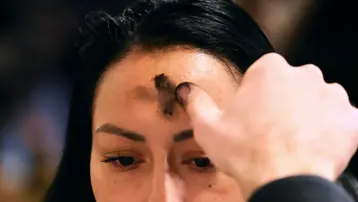 Oruç tutuyor, tövbe ederek arınıyorlar. Kül Çarşambası nedir?