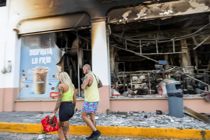 Meksika'da sokaklar savaş alanına döndü. Askeri yığınak büyüyor 9