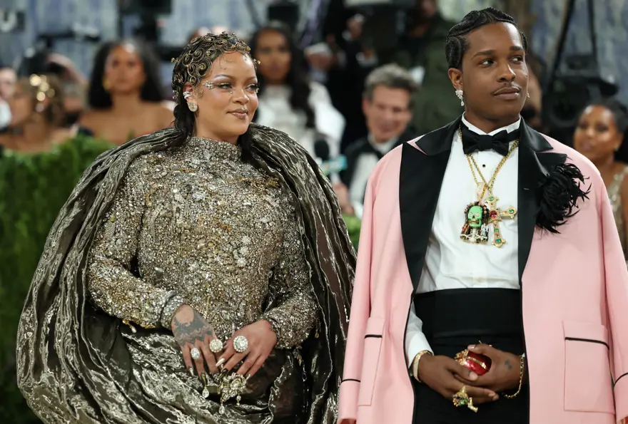 RIHANNA VE ASAP ROCKY YİNE GEÇ GELDİ 8