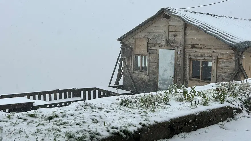 Eylül başında kar yağışı sürprizi. Yeni güne bembeyaz uyandılar 1