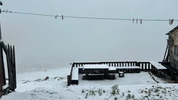 Eylül başında kar yağışı sürprizi. Yeni güne bembeyaz uyandılar