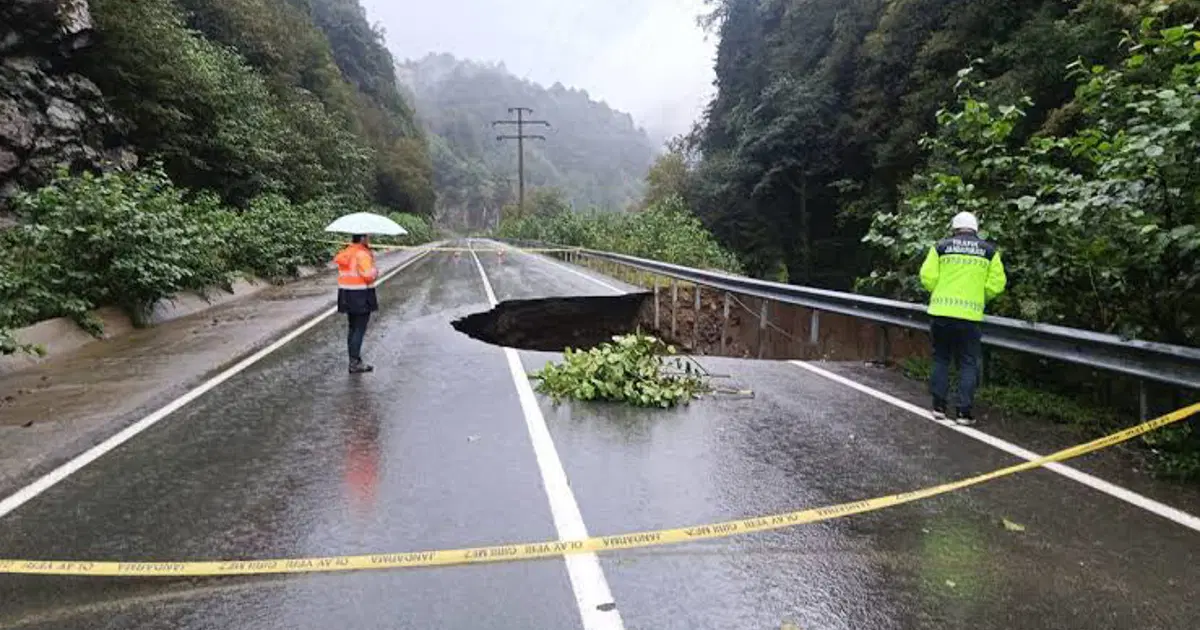 Meteoroloji peş peşe uyardı. Kuvvetli sağanak sel getirebilir, dikkat