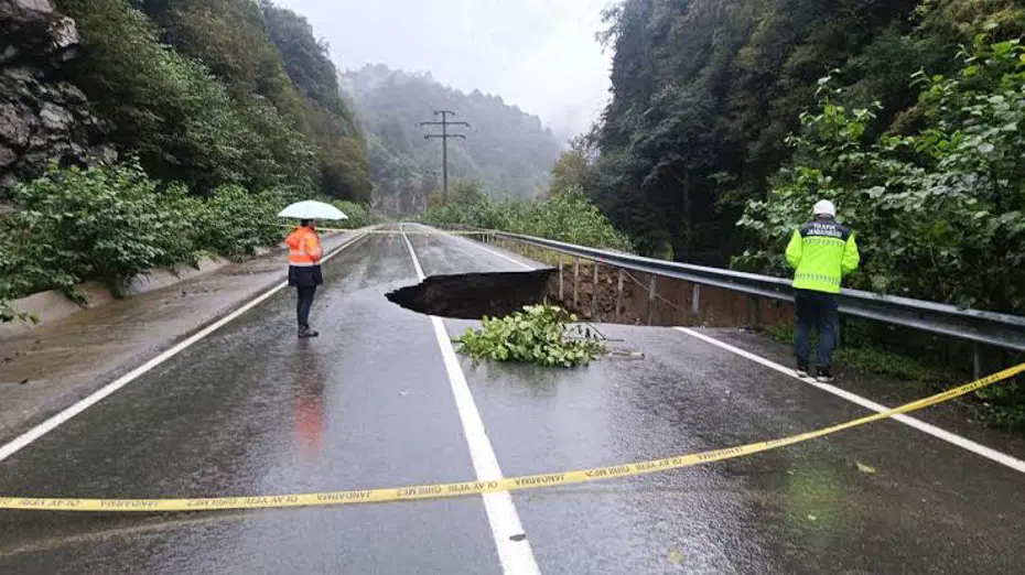 Meteoroloji peş peşe uyardı. Kuvvetli sağanak sel getirebilir, dikkat