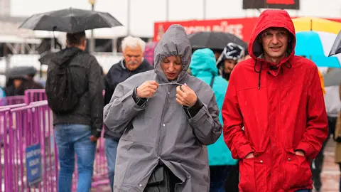 Öğlen 12.00'den sonraya dikkat. Kuvvetli sağanak vuracak, gece yarısına kadar