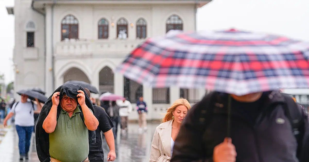 İstanbul'a yağmur ve fırtına geliyor. Sel ve su baskını uyarısı yapıldı