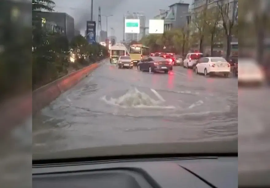 İstanbul'u sağanak ve fırtına vurdu. 2 kişi hayatını kaybetti 20 İstanbul'u sağanak ve fırtına vurdu. 2 kişi hayatını kaybetti 20
