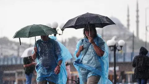 İstanbul için sel uyarısı: Ani sıcaklık düşüşü ve şiddetli yağış bekleniyor