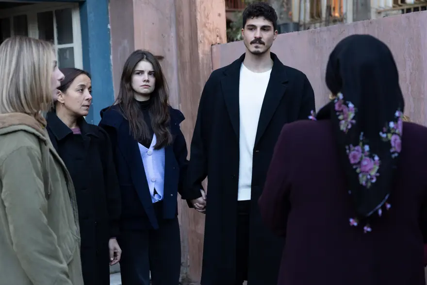 Sahipsizler'de Azize ve Devran'ın bebek sevincine gölge düşüyor 4