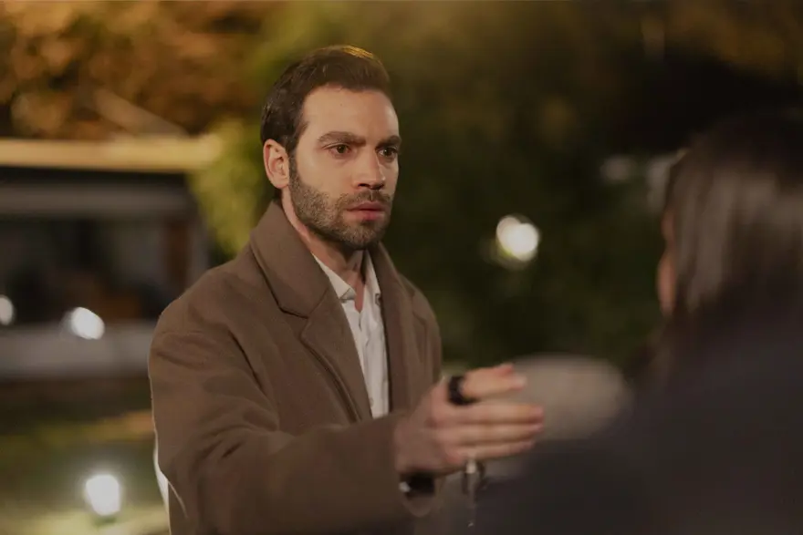 Sahipsizler'de Devran zor durumda. Babasının sırrını Azize'den saklıyor 1 Sahipsizler'de Devran zor durumda. Babasının sırrını Azize'den saklıyor 1