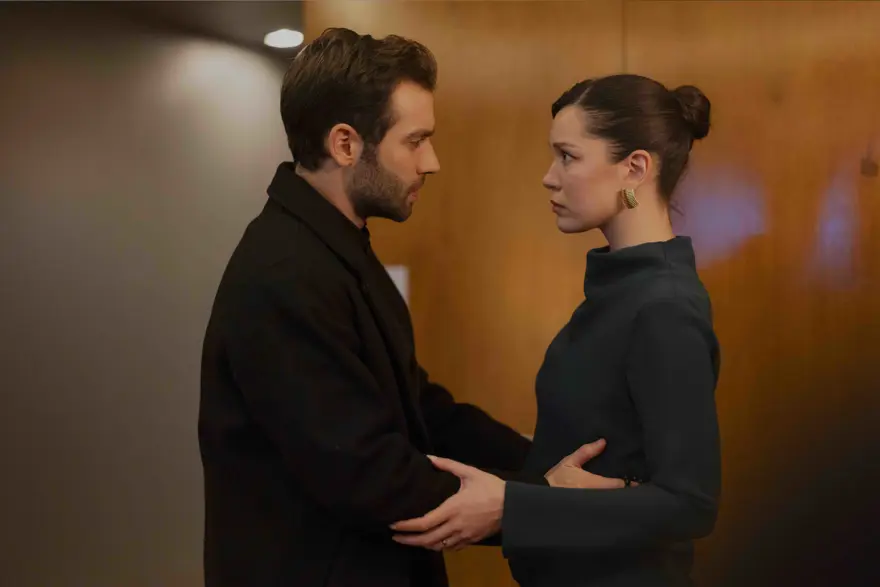 Sahipsizler'de Devran zor durumda. Babasının sırrını Azize'den saklıyor 2 Sahipsizler'de Devran zor durumda. Babasının sırrını Azize'den saklıyor 2