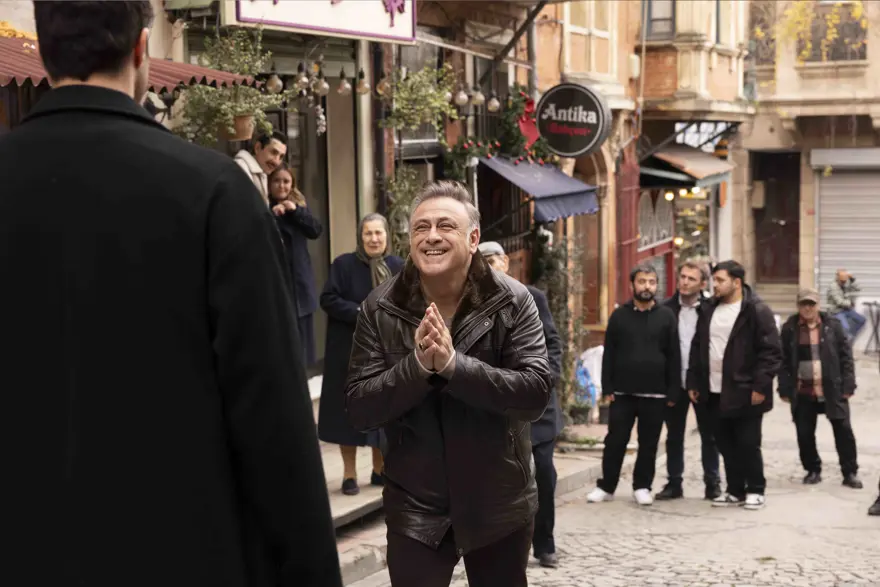 Sahipsizler'de Devran zor durumda. Babasının sırrını Azize'den saklıyor 4 Sahipsizler'de Devran zor durumda. Babasının sırrını Azize'den saklıyor 4