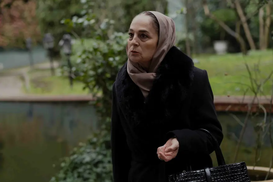 Sahipsizler'de Azize konağı terk ediyor 3