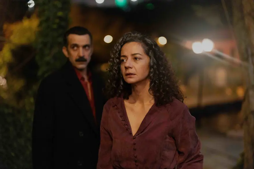 Sahipsizler'de Azize konağı terk ediyor 1