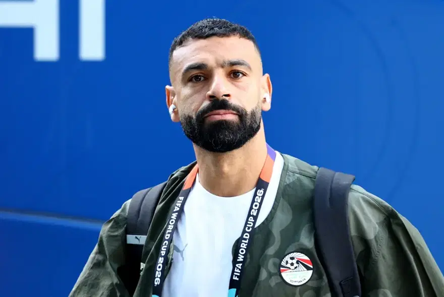 Mohamed Salah İstanbul'da. Trabzonspor formasını giydi, taraftara "üçlü" çektirdi 7