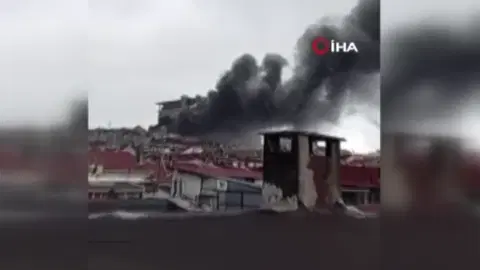 Bayrampaşa'da sanayi sitesinde yangın. Ekipler müdahale ediyor