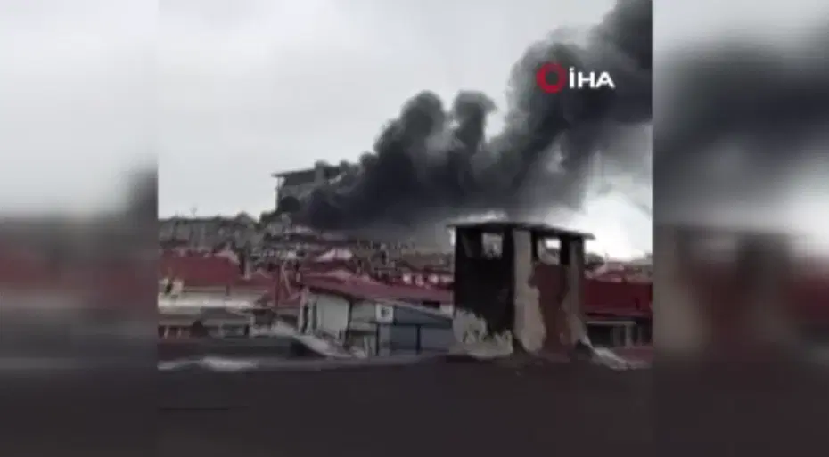 Bayrampaşa'da sanayi sitesinde yangın. Ekipler müdahale ediyor