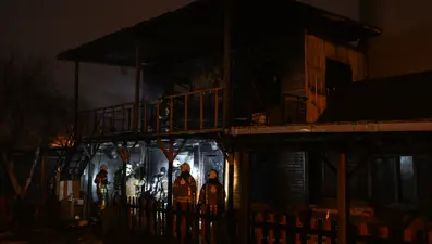 Sancaktepe'de korkutan yangın. Alevler her yeri sardı