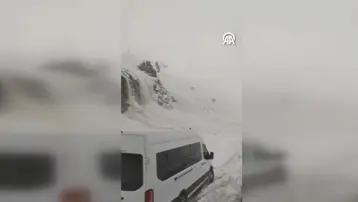 Şırnak-Hakkari kara yoluna çığ düştü