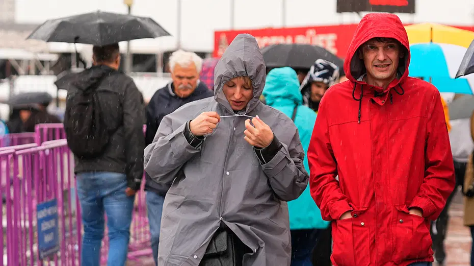 Öğlen 12.00'den sonraya dikkat. Kuvvetli sağanak vuracak, gece yarısına kadar devam edecek