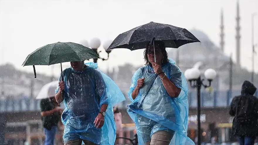 Meteoroloji saat saat uyardı. İstanbul'a sağanak geliyor, kuvvetli rüzgara dikkat 