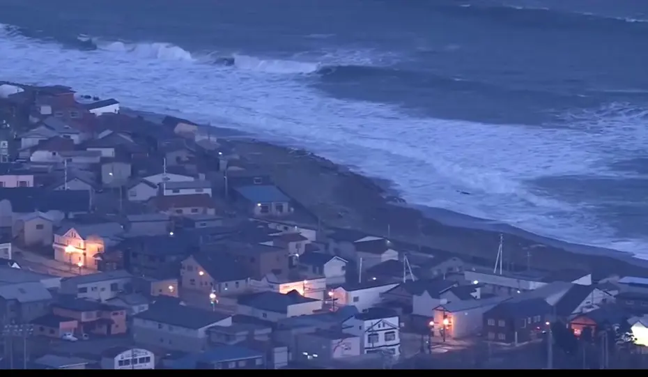 7.5 büyüklüğünde deprem. Japonya'da tsunami uyarısı yapıldı 