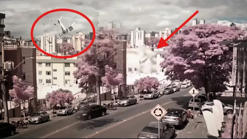 Görüntüler Brezilya’dan: 3 katlı apartmana uçak çarptı