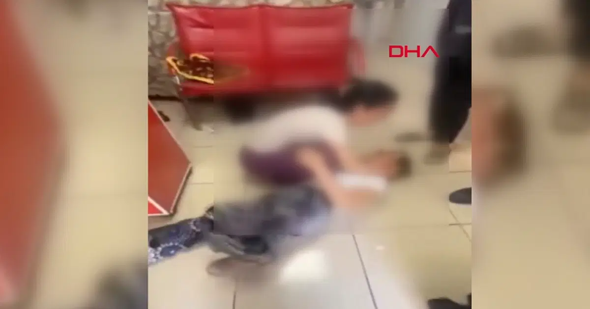 Mahallelinin yakaladığı hırsızların "epilepsi" oyunu tutmadı