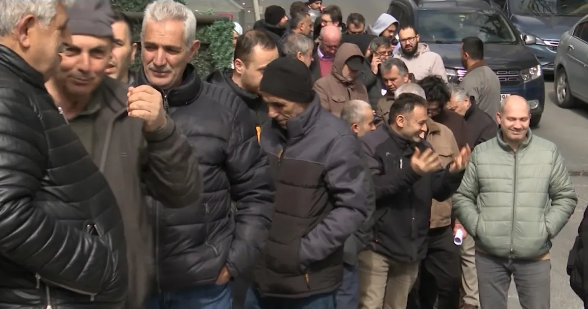 APP plaka değişiminde süre azalırken uzun kuyruklar oluştu