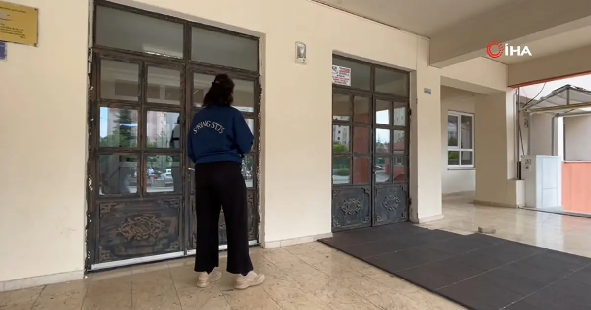 AYT heyecanı: 3’üncü üniversite için yarışan da vardı, kapıdan dönen de