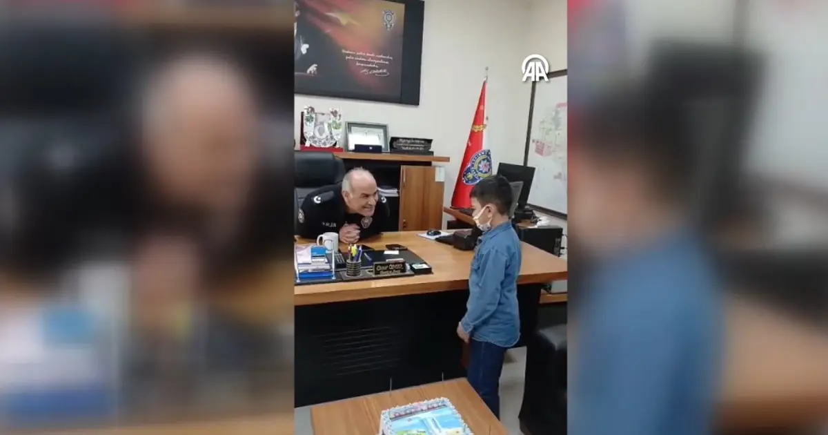 Polislerden lösemiyi yenen Ahmet'e doğum günü sürprizi